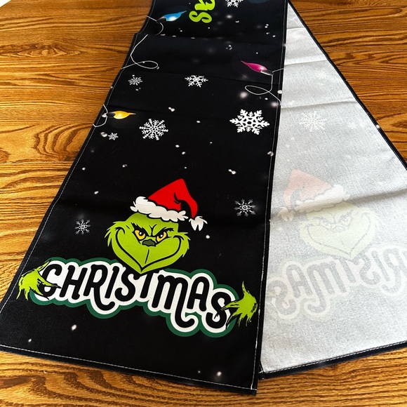 Grinch Cloth Table Runner - Picture 1 of 7